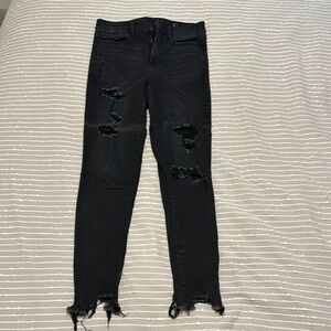 American Eagle Outfitters Black Skinny Jeans with Distressed Details - Size 6L
